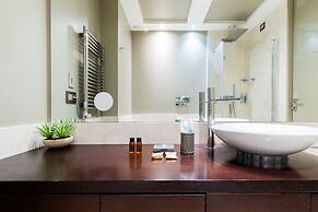 Milan Retreats Duomo