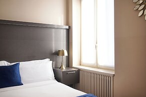 Milan Retreats Duomo