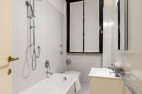 Milan Retreats Duomo