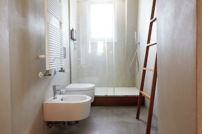 Milan Retreats Duomo