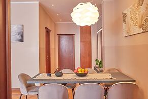 Milan Retreats Duomo