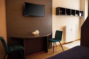 Milan Retreats Duomo