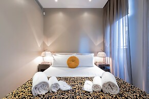 Milan Retreats Duomo