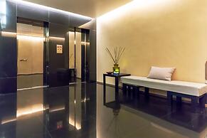 Milan Retreats Duomo