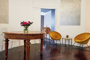 Milan Retreats Duomo