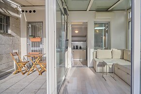 Milan Retreats Duomo