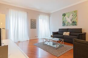 Milan Retreats Duomo