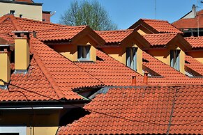 Milan Retreats Duomo