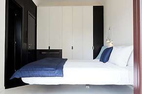 Milan Retreats Duomo