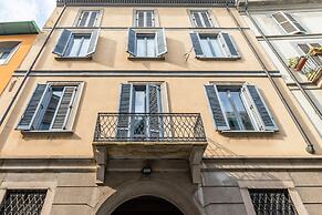 Milan Retreats Duomo