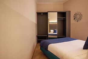 Milan Retreats Duomo