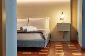 Milan Retreats Duomo