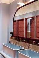 Bermonds Locke, Tower Bridge