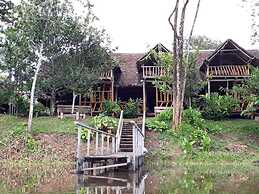 Tres Chimbadas Lake Lodge