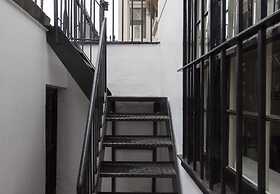 Victoria Charming Atmosphere