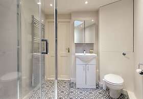 Victoria Charming Atmosphere