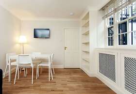 Victoria Charming Atmosphere