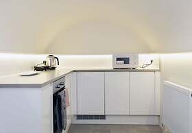 Victoria Charming Atmosphere