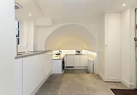 Victoria Charming Atmosphere