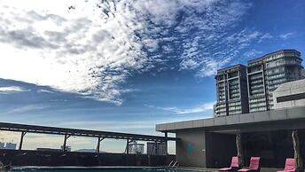 Fahrenheit88 by Sarah's Lodge