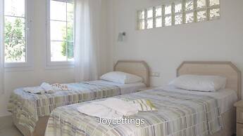 Villa CEB2 by JoyLettings