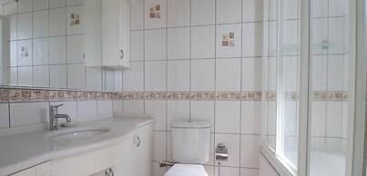 Villa RN4C by JoyLettings