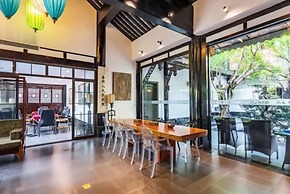 Floral Hotel The Upper House Pingle