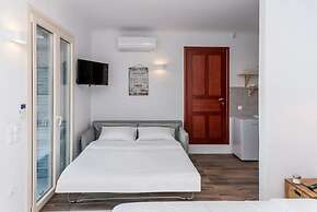 Etesians Suites & Villas