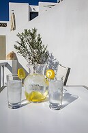 Santorini View Studios-Adults Only