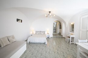 Santorini View Studios-Adults Only