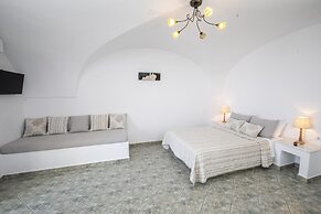 Santorini View Studios-Adults Only