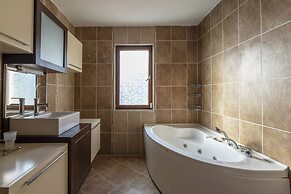 Calypso Lakeview Villas