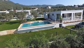 Calypso Lakeview Villas