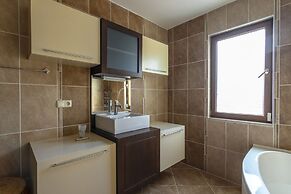 Calypso Lakeview Villas