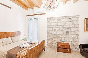 Palazzo dei Normanni Stylish Apartment