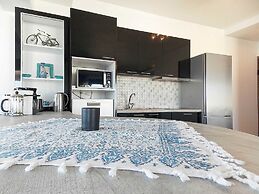 Stylish 2 Bedroom Apartment Spectacular Sea View