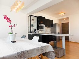 Stylish 2 Bedroom Apartment Spectacular Sea View