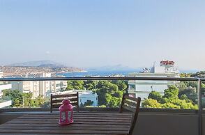 Stylish 2 Bedroom Apartment Spectacular Sea View