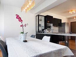 Stylish 2 Bedroom Apartment Spectacular Sea View