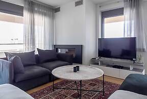 Stylish 2 Bedroom Apartment Spectacular Sea View