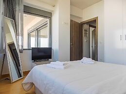 Stylish 2 Bedroom Apartment Spectacular Sea View