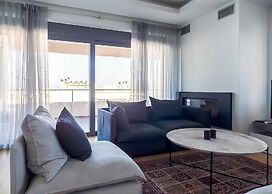 Stylish 2 Bedroom Apartment Spectacular Sea View