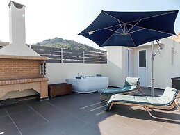 Stylish 2 Bedroom Apartment Spectacular Sea View