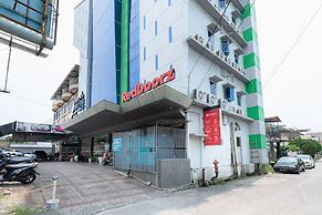 RedDoorz Premium near Grand Batam Mall