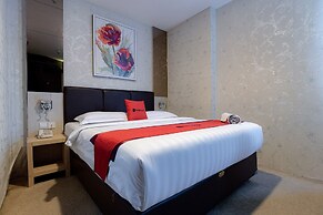 RedDoorz Premium near Grand Batam Mall