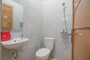 RedDoorz Plus near Syamsudin Noor Airport 3