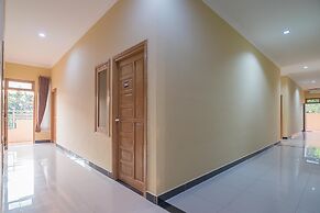RedDoorz Plus near Syamsudin Noor Airport 3