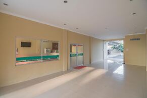 RedDoorz Plus near Syamsudin Noor Airport 3