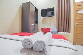 RedDoorz Plus near Syamsudin Noor Airport 3