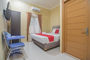 RedDoorz Plus near Syamsudin Noor Airport 3